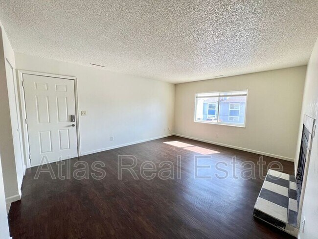 Foto del edificio - 4467 E Pikes Peak Ave