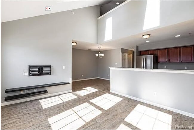 Building Photo - 1097 Foxboro