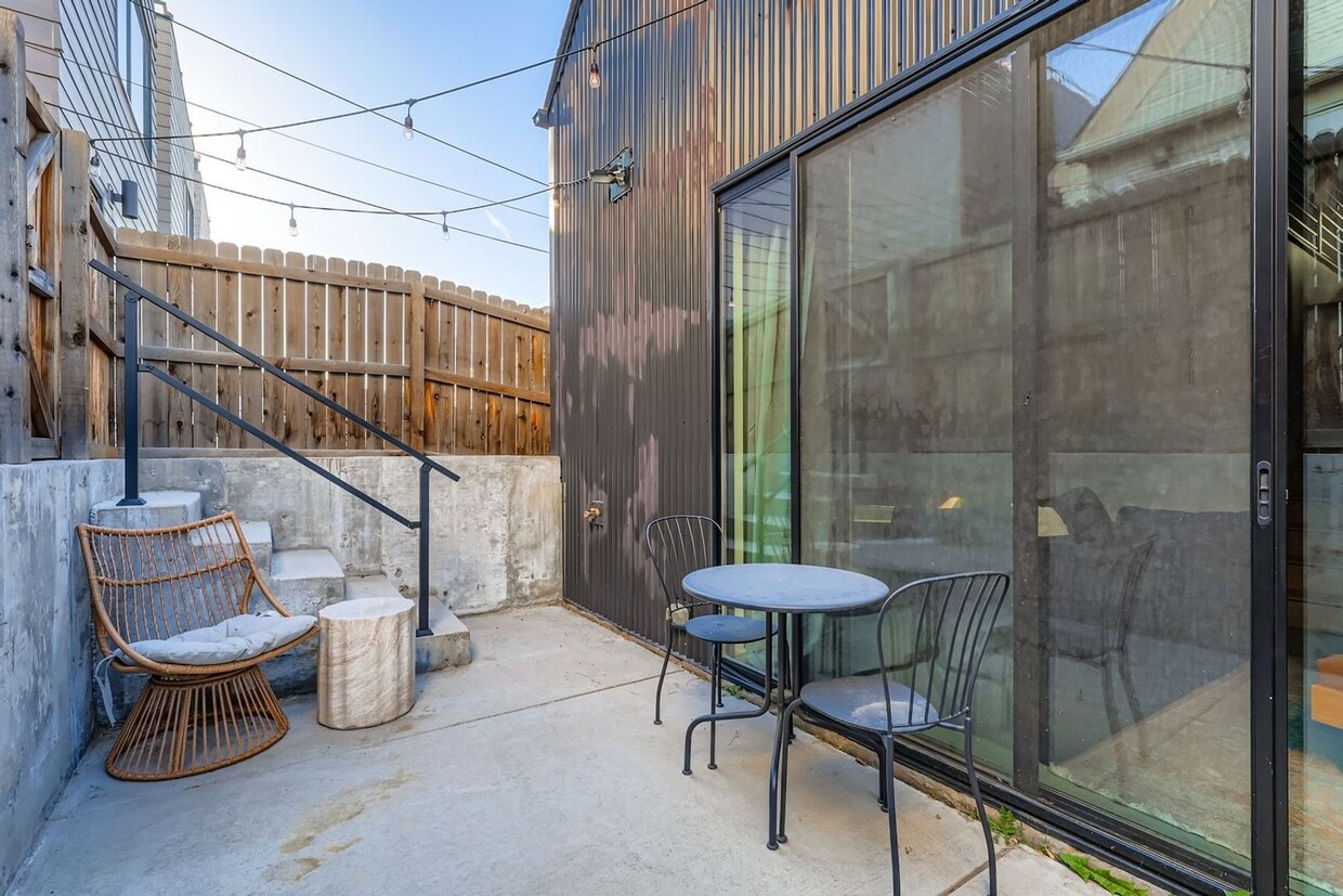 Stylish Loft-Style 1 Bedroom in the Heart of RiNo with Garage and Private Patio - Stylish Loft-Style 1 Bedroom in the Heart of RiNo with Garage and Private Patio