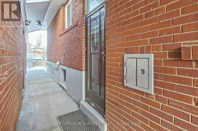 Building Photo - 16 Hogan Dr