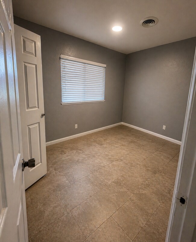 Foto del edificio - 43826 Adler Ave