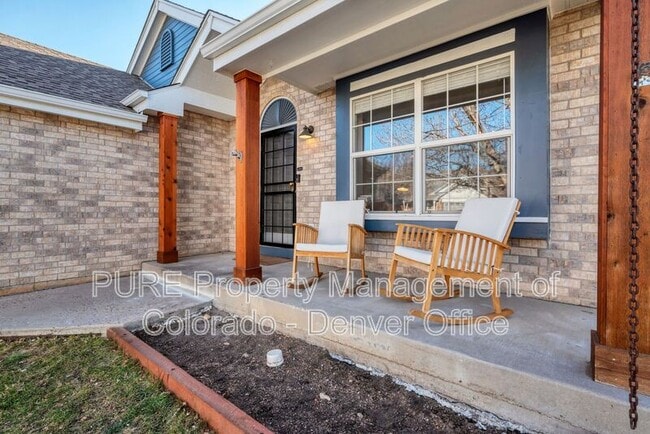 Building Photo - 2866 Fernwood Pl