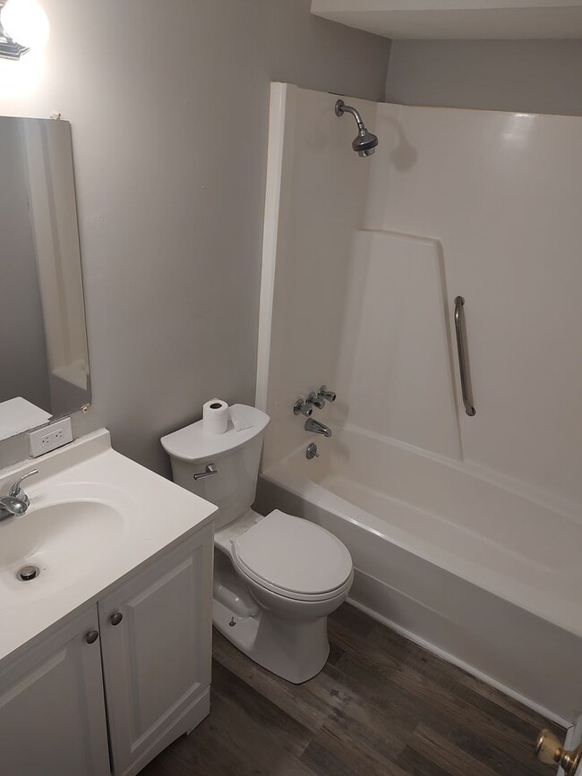 Building Photo - NEWLY RENOVATED 1 bed/1 bath MURRELLS INLE...