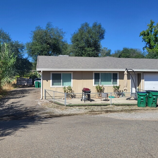 Building Photo - 2120 Rosamond St