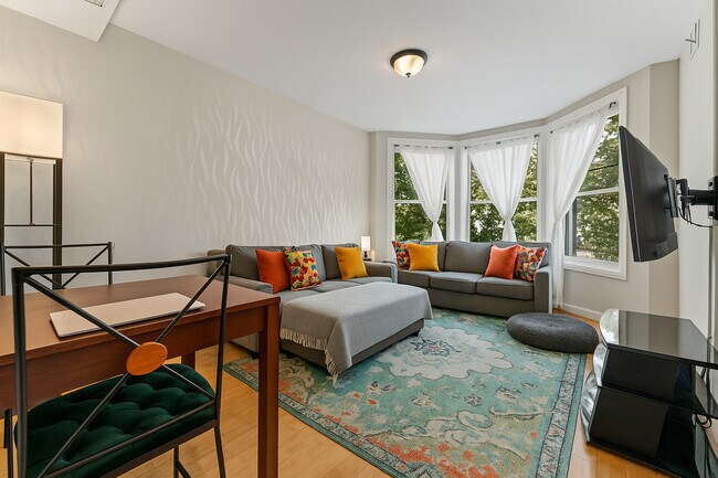 Foto del edificio - 2703 N Ridgeway Ave