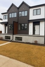 Building Photo - 11007 132 St NW