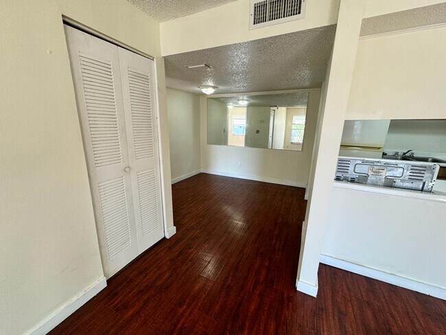 Foto del edificio - 7650 Forest City Rd