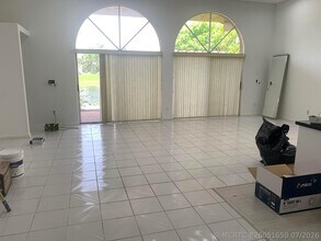 Building Photo - 11585 N Quayside Dr