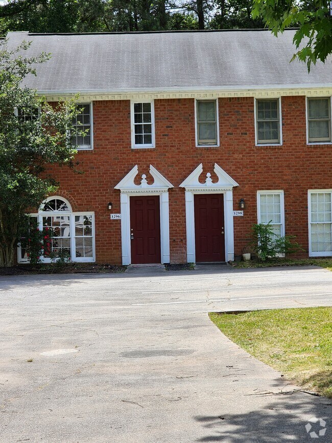 Buckley Square Apartments for Rent with a Yard Norcross, GA 1