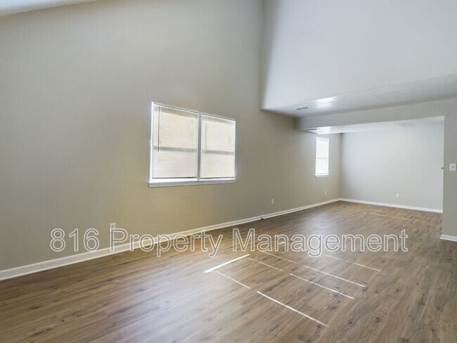 Foto del edificio - 5722 Norton Ave