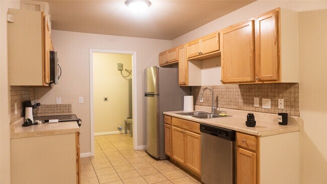 Foto del edificio - 6619 Carver Rd