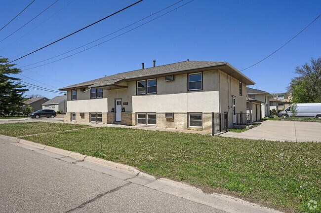 Building Photo - 611 2nd St SE
