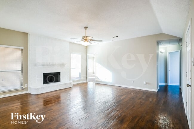 Building Photo - 2620 Buck Dr