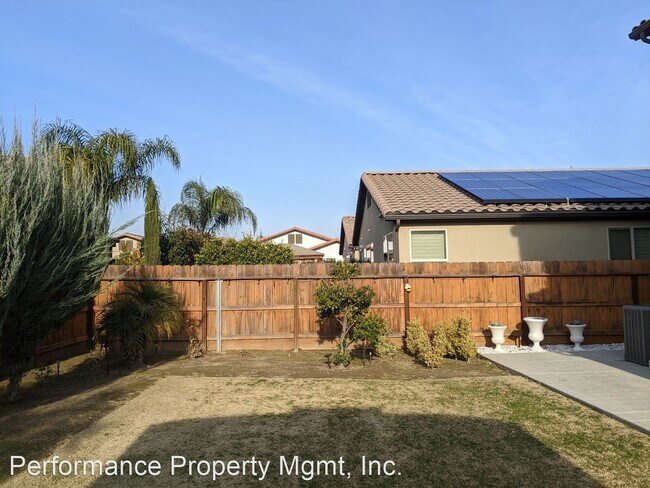 Building Photo - 3 br, 2.5 bath House - 11661 N Via Venitzi...