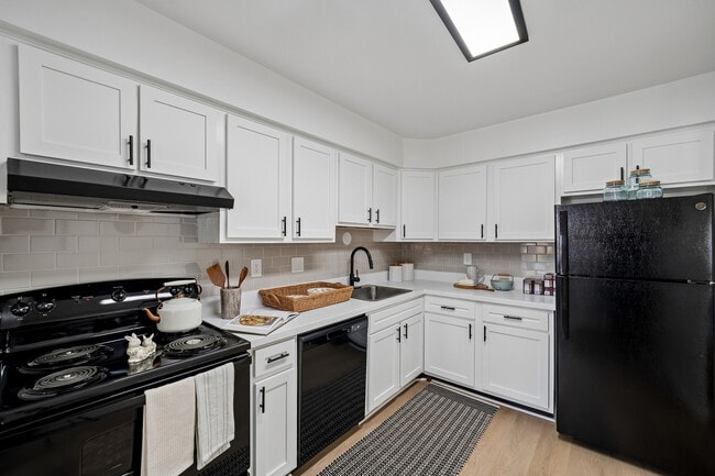 Building Photo - ReNew Franklin Hills