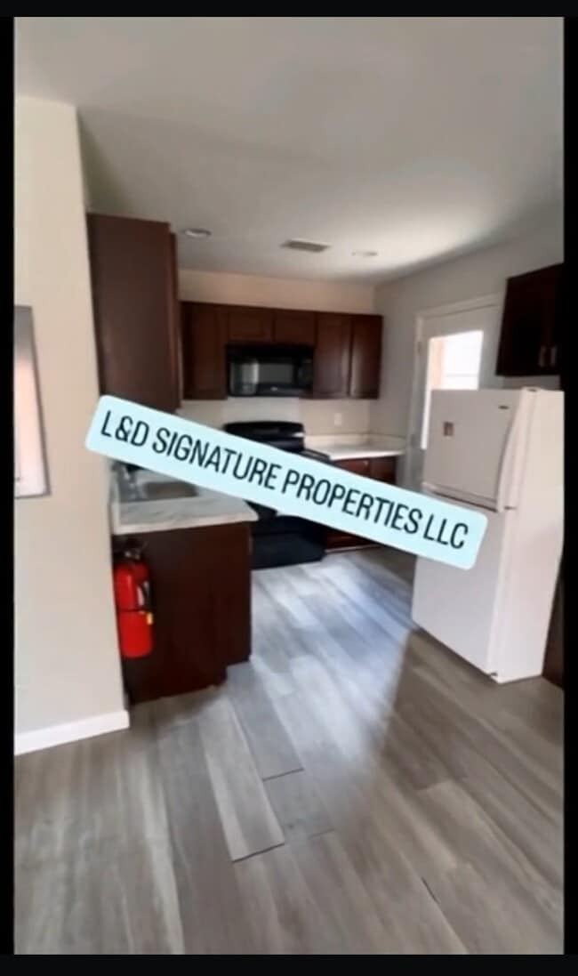 Building Photo - 457 Formwalt St SW