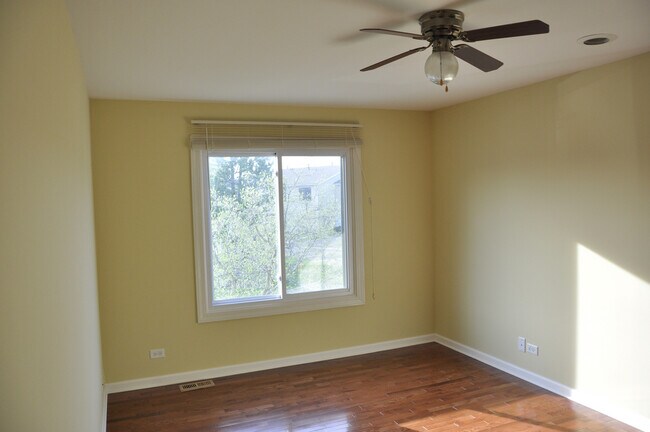 Building Photo - 415 Harrison Ct