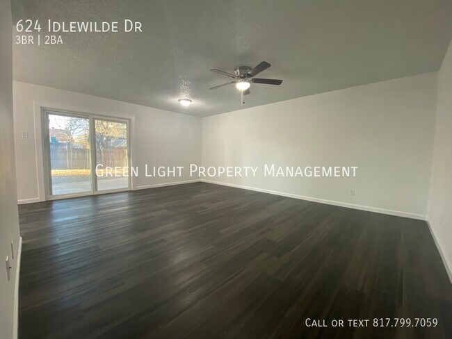Foto del edificio - 624 Idlewilde Dr