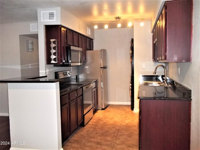 Foto del edificio - 5995 N 78th St
