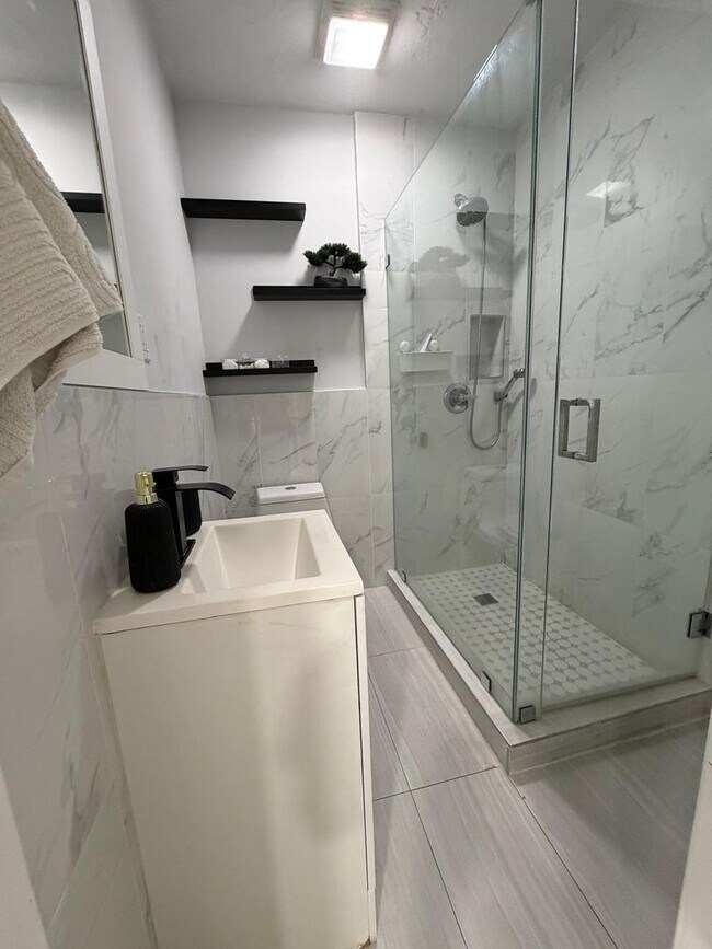 Foto del edificio - Charming 1 bed, 1 bath suite for rent