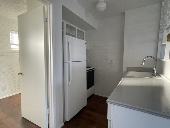 Photo - 301 W Helen St Townhome