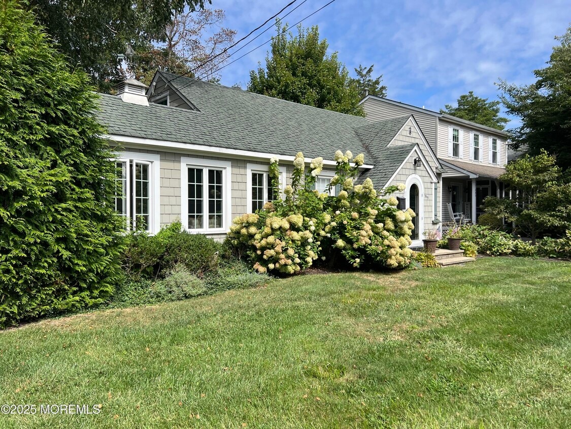 Primary Photo - 505 Leslie Ave
