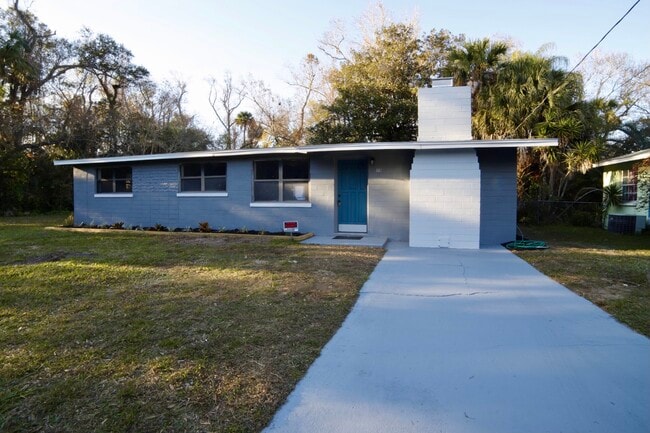 Front - 113 Astor St