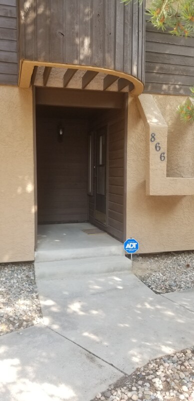 Foto del edificio - 866 Pebblewood Dr