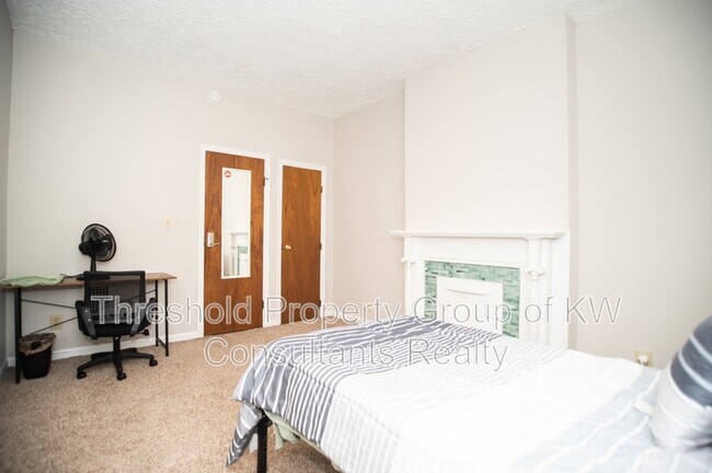 Foto del edificio - 1355-1357-1357 Dennison Ave