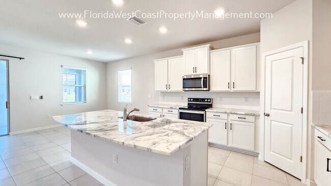 Foto del edificio - MOVE IN READY! BRAND NEW BUILD! OUTSTANDIN...