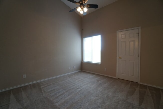 Building Photo - 3944 Riviera Grove