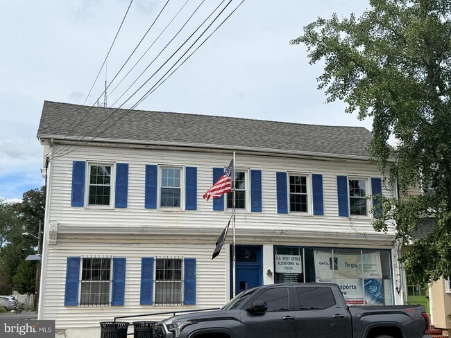 Building Photo - 12 N Main St
