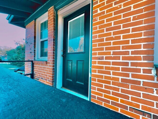 Foto del edificio - 2084 Huntsford Rd