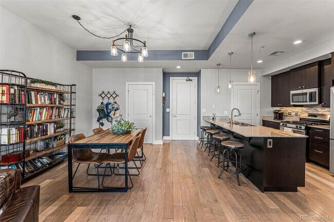 Building Photo - ***MOVE-IN SPECIAL***One Month Free Rent**...