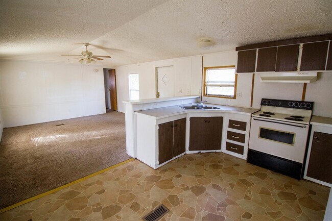 Building Photo - 11 Thrasher Ln W