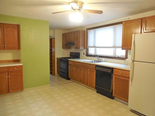 Building Photo - 8 Leon St