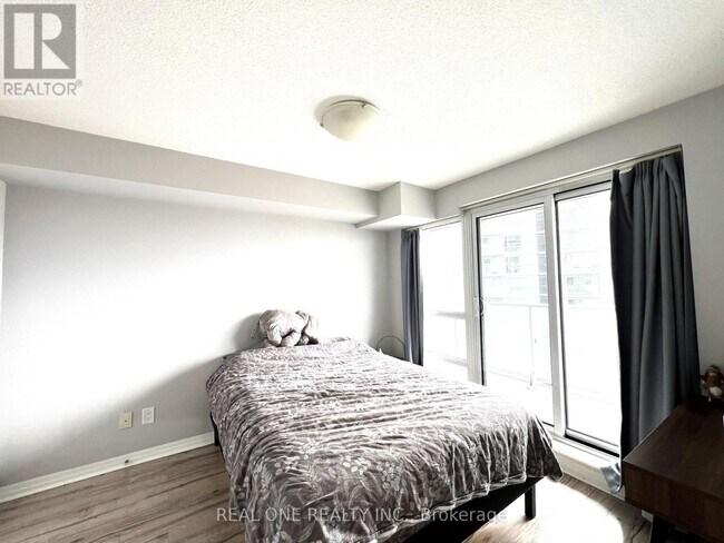 Building Photo - 2015-2015 Sheppard Ave E