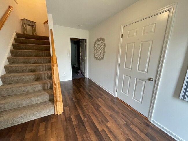 Building Photo - Modern Townhouse in Growing Community