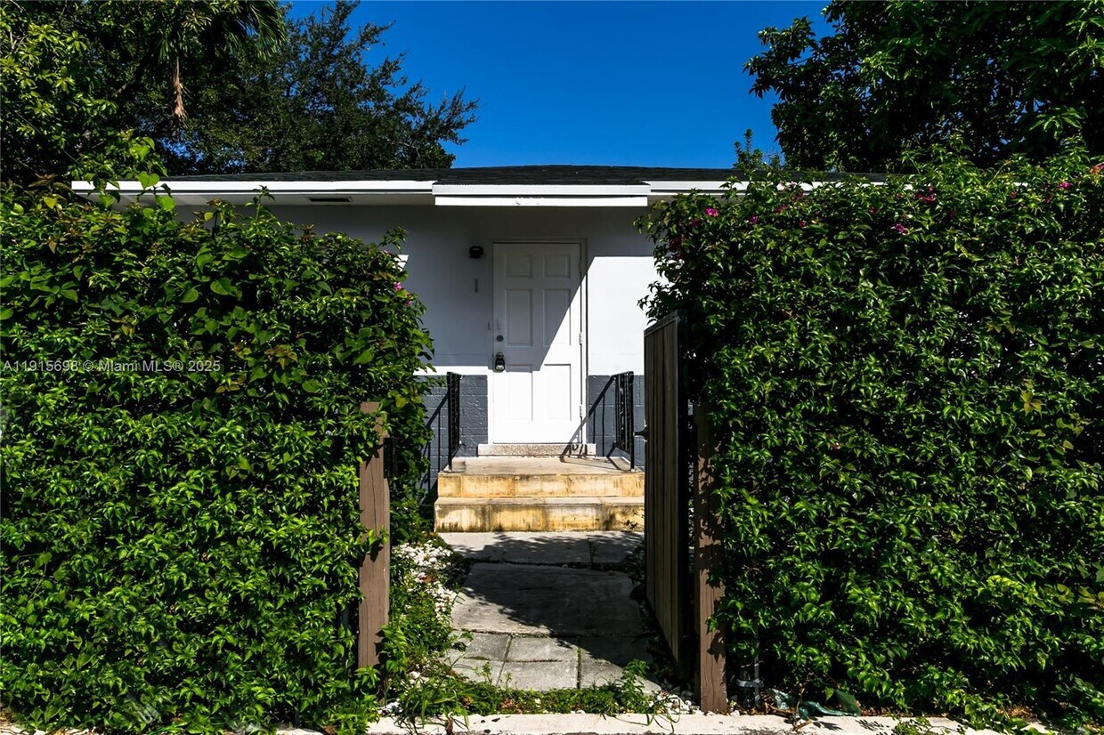 Foto principal - 635 SW 16th Ave