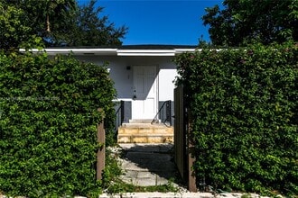 Building Photo - 635 SW 16th Ave