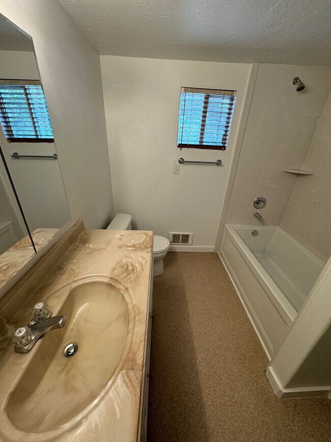 Building Photo - Newly Remodeled 2-Bedroom Home Minutes fro...