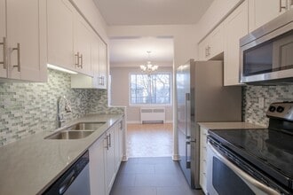 Building Photo - 4555 Av. Bonavista