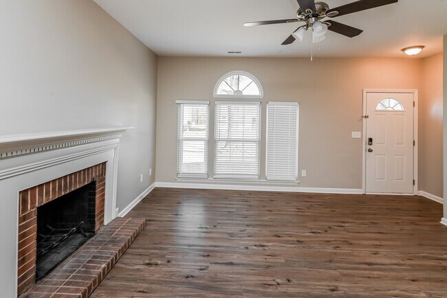 Foto del edificio - 2117 David Earl Dr