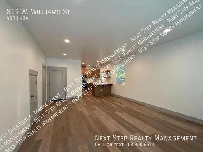 Building Photo - 819 W Williams St