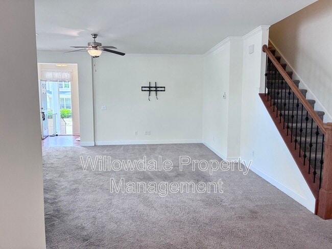 Foto del edificio - 100 Spring Pine Ln