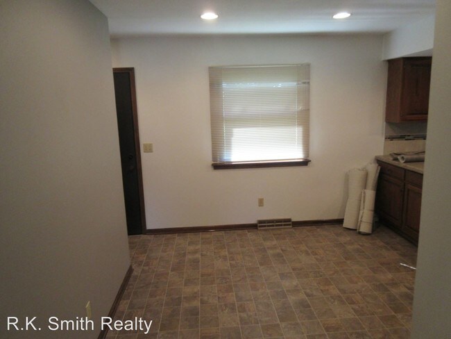 Building Photo - 3 br, 1.5 bath House - 42 S. Sumac Dr.