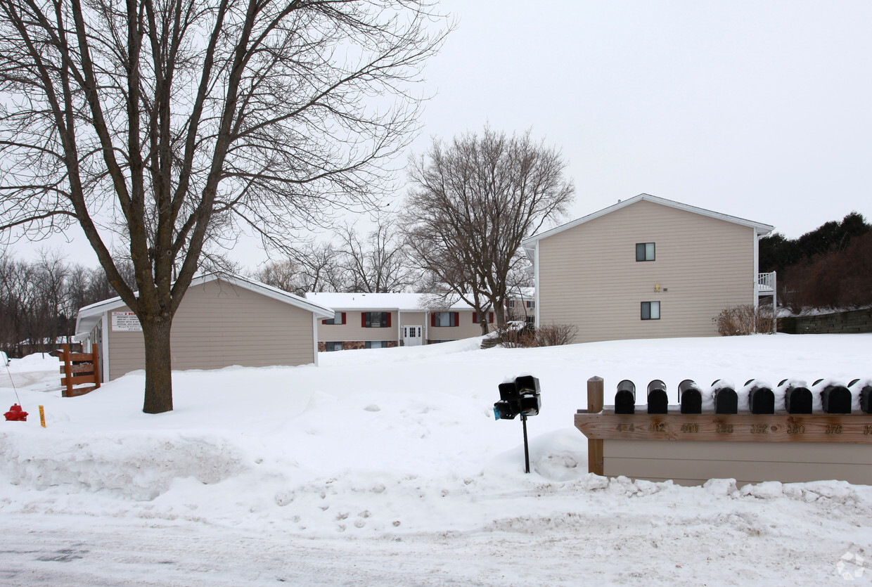 Primary Photo - 376-404 Dexter Dr