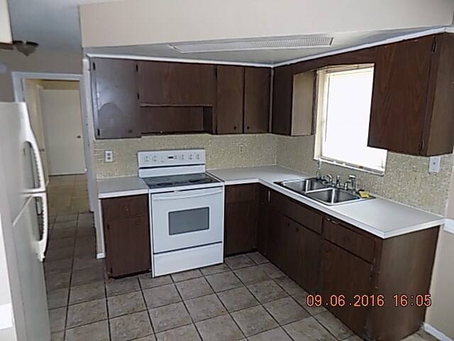 Foto del edificio - 11025 Pickering Ln