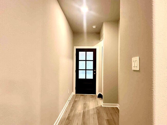 Foto del edificio - 6603 Kentfield Dr