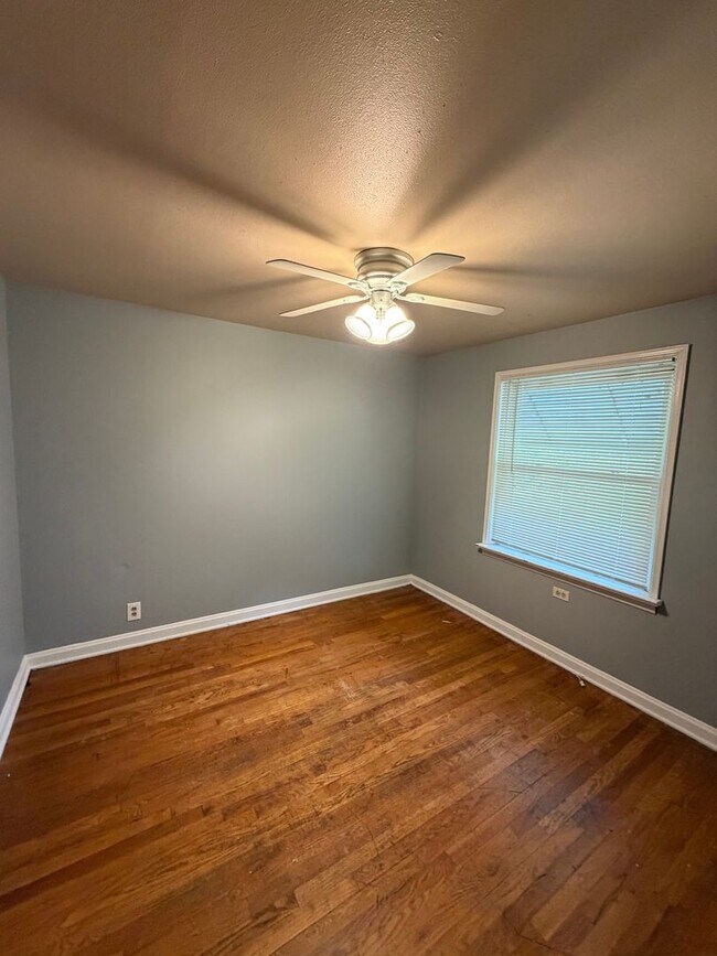 Building Photo - Welcome to this charming 3BD/1BA house in St Louis, MO